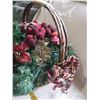 Image 2 : Holiday Wicker Basket Decor With Lights