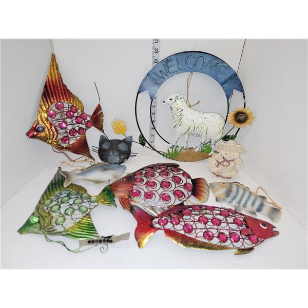 Flat of Decor Wall Hangings + 1 Angel