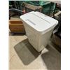 Image 1 : Laundry basket