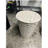 Image 1 : Laundry basket