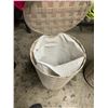 Image 2 : Laundry basket