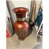 Image 1 : Tall vase