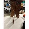 Image 2 : Ornate table one leg needs reattaching with hinge