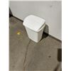 Image 1 : Garbage can