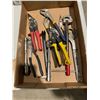 Image 1 : Assorted tools