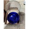 Image 1 : Serving bowl and blue bowl
