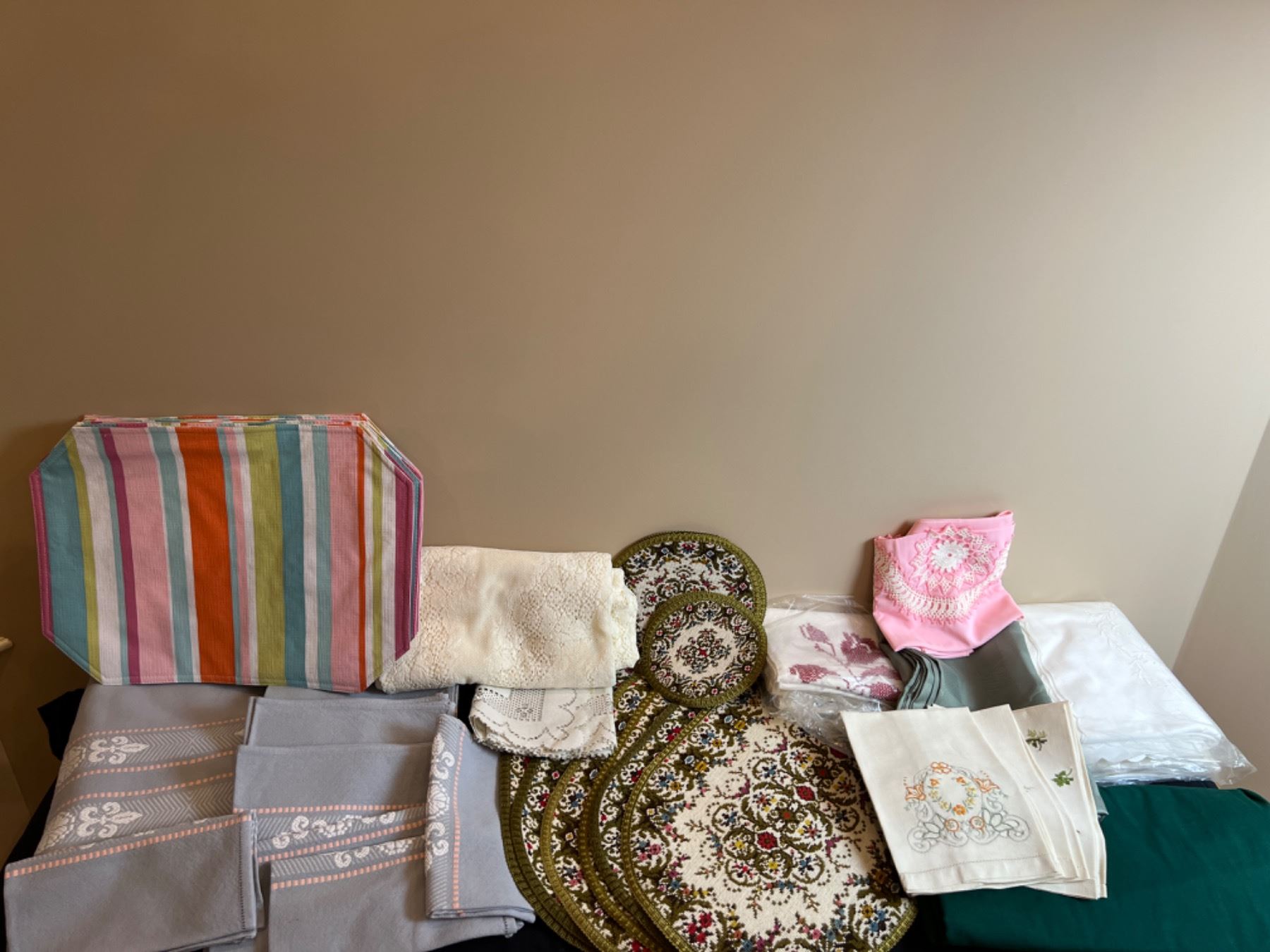 Assorted Table Linens - Sunrise Estate Services Ltd