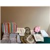 Image 1 : Assorted Table Linens