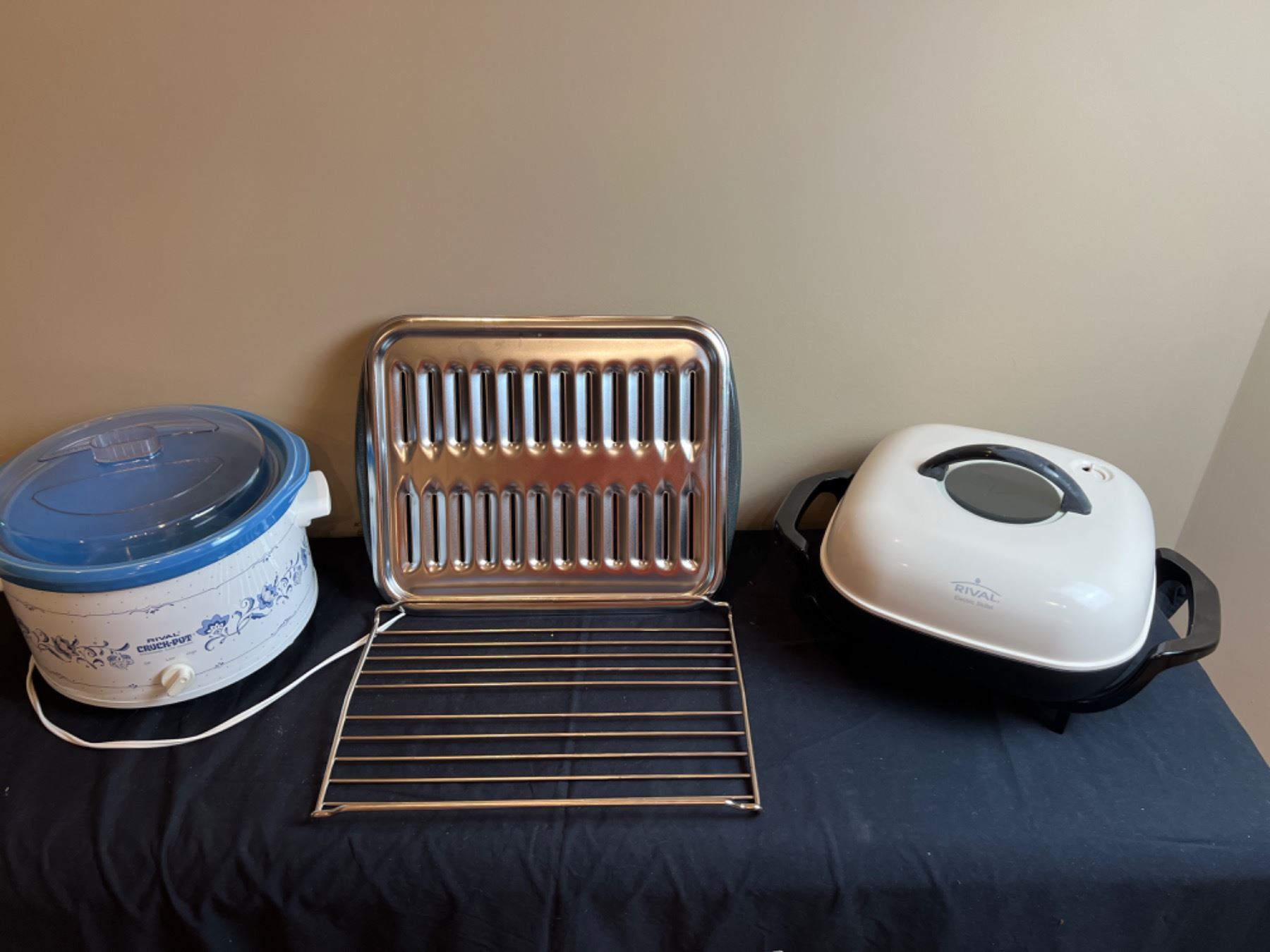 Assorted Kitchen Items - Sunrise Estate Services Ltd