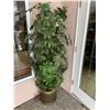 Image 1 : Faux Potted Plant