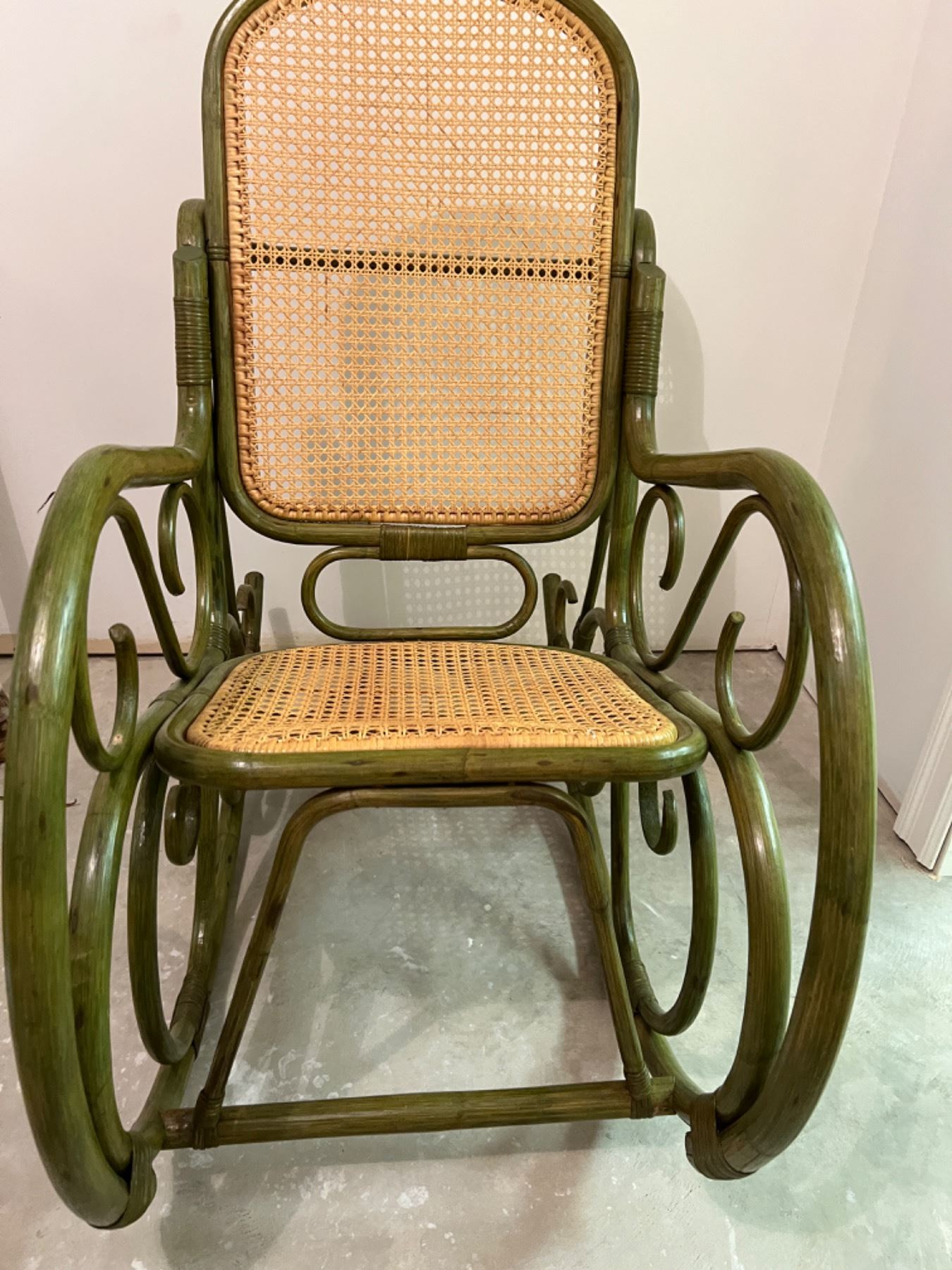 Unique Rocking Chair - Sunrise Estate Services Ltd