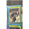 Image 22 : COMPLETE , 1979 - 1980 OPEECHEE SET WITH MANY AUTOGRAPHS INCLUDING WAYNE GRETZKY ROOKIE CARD