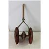 Image 3 : (2) Decorative Wooden Knives & Hand Roller