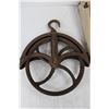 Image 2 : Vintage Floor Register Grate, 15.5'' x 12'', Vintage Metal Pulley