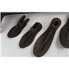 Image 3 : Antique Cast Iron Cobbler Stand w/ Cobbler Shoes