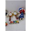 Image 4 : (12) Pieces of M&M Candy Memorabilia, Night Light, Powers On, Bag Clip, Figurines, Misc.
