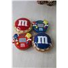 Image 2 : (4) M&M NHL Plastic Containers, (4) M&M Toys