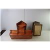 Image 4 : (2) Wood Birdhouses 13.25" Tall x 16" Long x 9" Wide and 10.5" Tall x 10.25" Long x 6.25" Wide