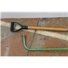 Image 2 : *Gardening Wooden Handle and Garden Sprinklers
