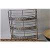 Image 3 : (2) Hats, Wire Rack, (4) Placemats, Tray