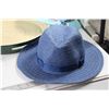 Image 5 : (2) Hats, Wire Rack, (4) Placemats, Tray