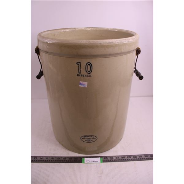 *10 Gallon Medalta Stoneware Crock - Medicine Hat, Alta - Has Chip