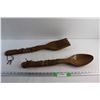 Image 1 : Carved Wood Spoon and Fork Decor