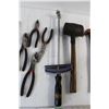 Image 3 : (2) Hammers, (4) Pliers, Sockets