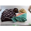 Image 1 : Knitwear Sweater - Size L, Hats and Towels