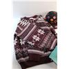 Image 5 : Knitwear Sweater - Size L, Hats and Towels
