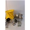 Image 2 : Collapsible Pail, Camping Cooking Utensils