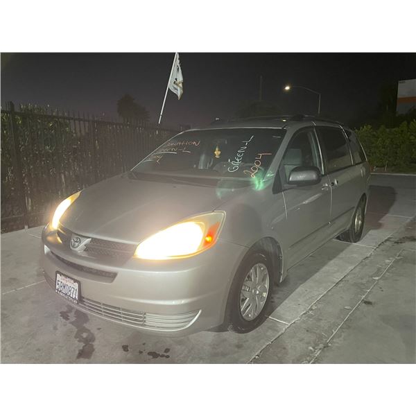 TOYT SIENNA 2004 T-DONATION