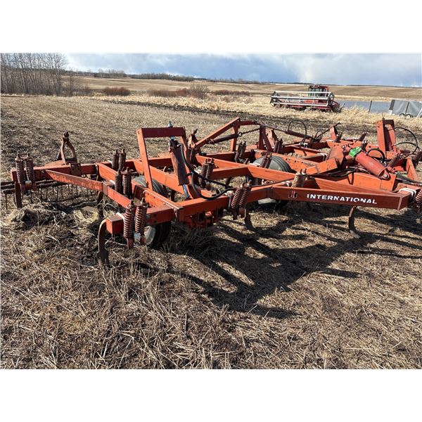Case IH 18 ft. Deep Tillage c/w 3-bar tine harrows
