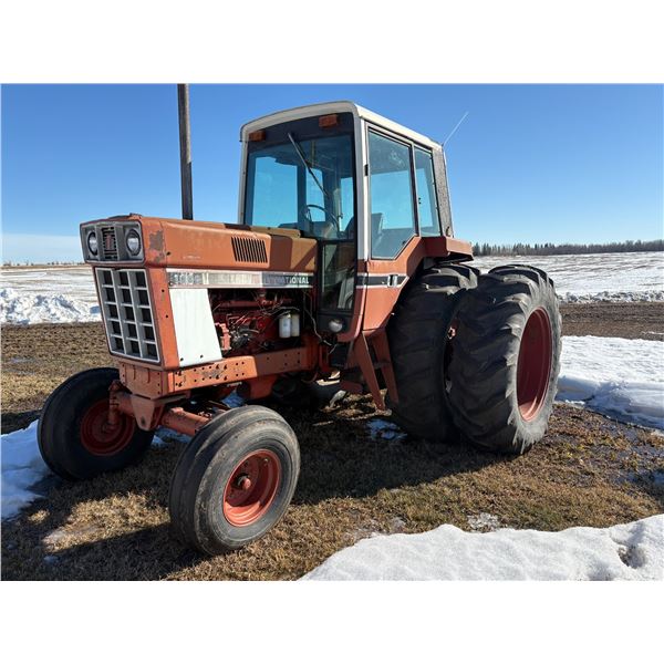 IH 1086 Tractor, 131 H.P. CAB, rebuilt torque & clutch, engine replaced with approx. 1500 hrs on it,