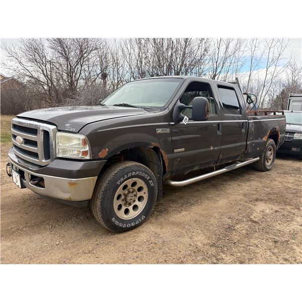 2007 Ford F350 Quad cab 4x4, Diesel, Auto, 386,132 km, c/w tidy tank & pump, new batteries, Truck is