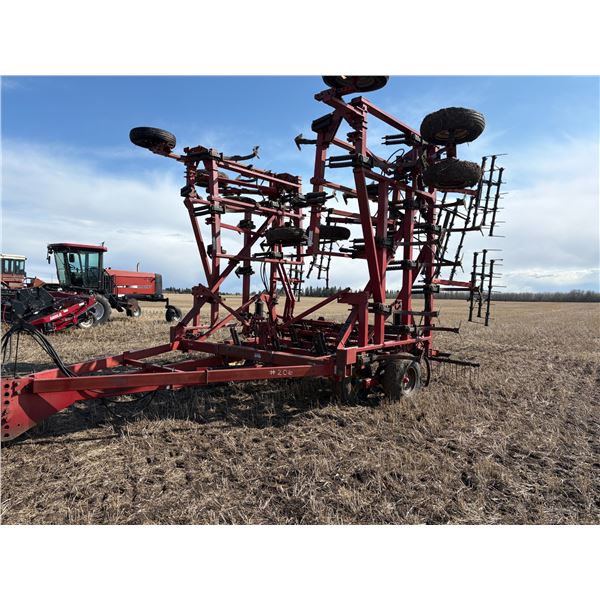 Case IH 5600 45 ft. Deep Tillage c/w 3 bar tines, nice & tight