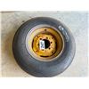 Image 2 : 6-hole rim c/w 9.5L-15 tire