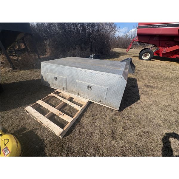 8 ft. checker plate canopy c/w 4- side compartments, Very well made