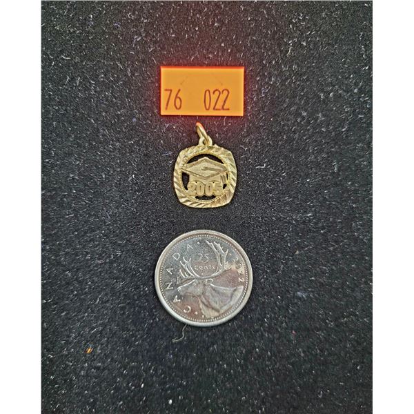 10K Gold 2005 Graduation Charm (1.40g)