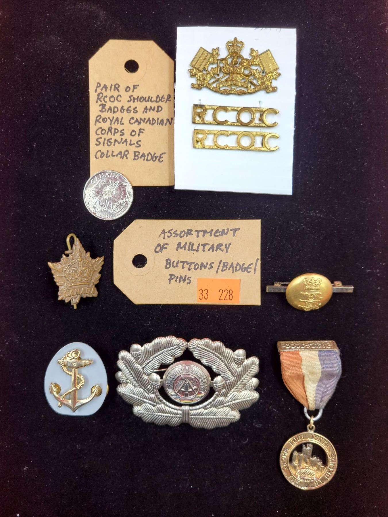 Pair Of Rcoc Shoulder Badges, Royal Canadian Corps Of Signals Collar ...