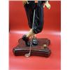 Image 2 : Gentleman Golfing Statue Décor