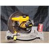 Image 1 : DeWalt 12" Compound Mitre Saw