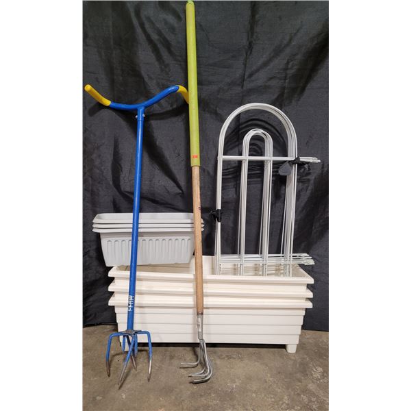 Gardening Tools & Planters