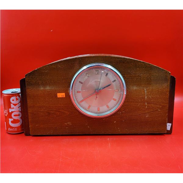 Vintage Chime New Haven Wooden Mantle Clock