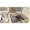 Image 2 : HOT TANK METAL WASH WITH BUCKET OF DEGREASER