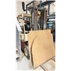 Image 2 : NISSAN PROPANE FORKLIFT. HAS SIDE SHIFT AND 3 STAGE LIFT. HOURS READ 5858 AT TIME