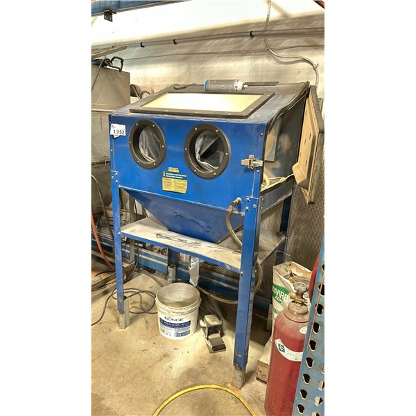 FLOOR MODEL SANDBLASTER WITH NEW GLOVES