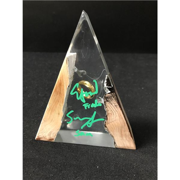 ELIJAH WOOD AND SEAN ASTIN SIGNED LOTR "RING OF POWER" LIGHT (WWOC COA)