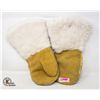 Image 1 : FUR AND HIDE MITTENS AS IS