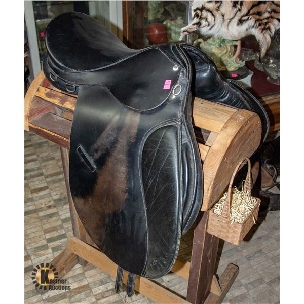 BLACK ENGLISH RIDING SADDLE